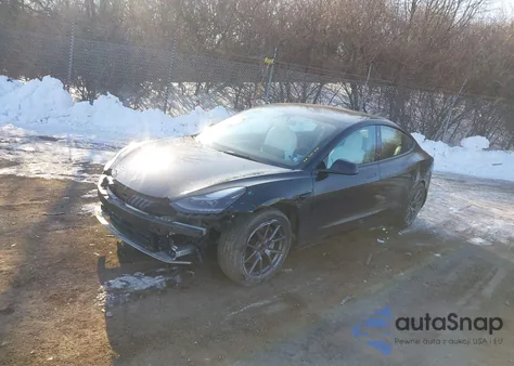 2022 Tesla Model 3 Long Range Dual Motor All-Wheel Drive z USA, uszkodzony, nr VIN 5YJ3E1EB9NF118846